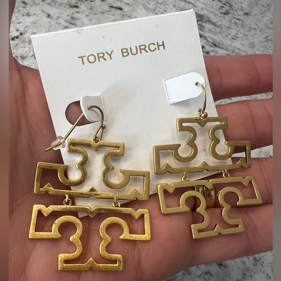 💯 🔥Brand New NWT Tory Burch TB Logo Britton Gold Earrings - Picture 3 of 4